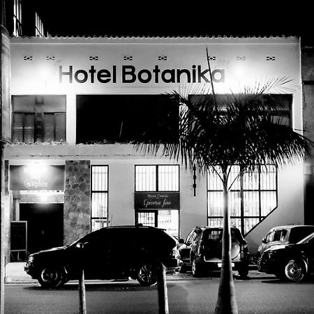 Botanika Hotel Бужумбура Екстериор снимка