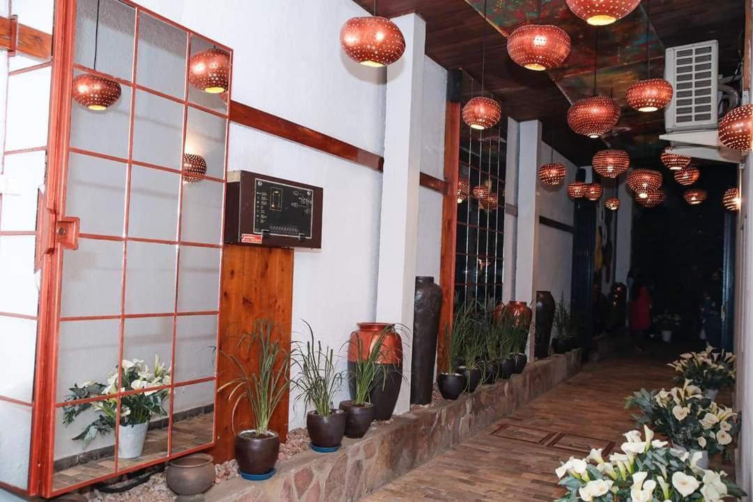 Botanika Hotel Бужумбура Екстериор снимка