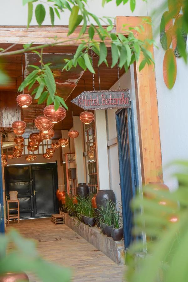 Botanika Hotel Бужумбура Екстериор снимка