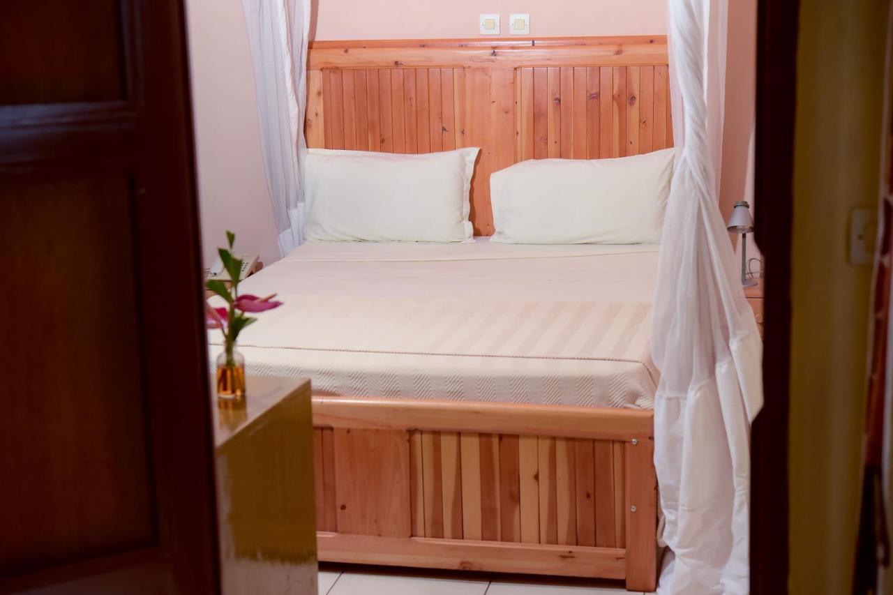 Botanika Hotel Бужумбура Екстериор снимка