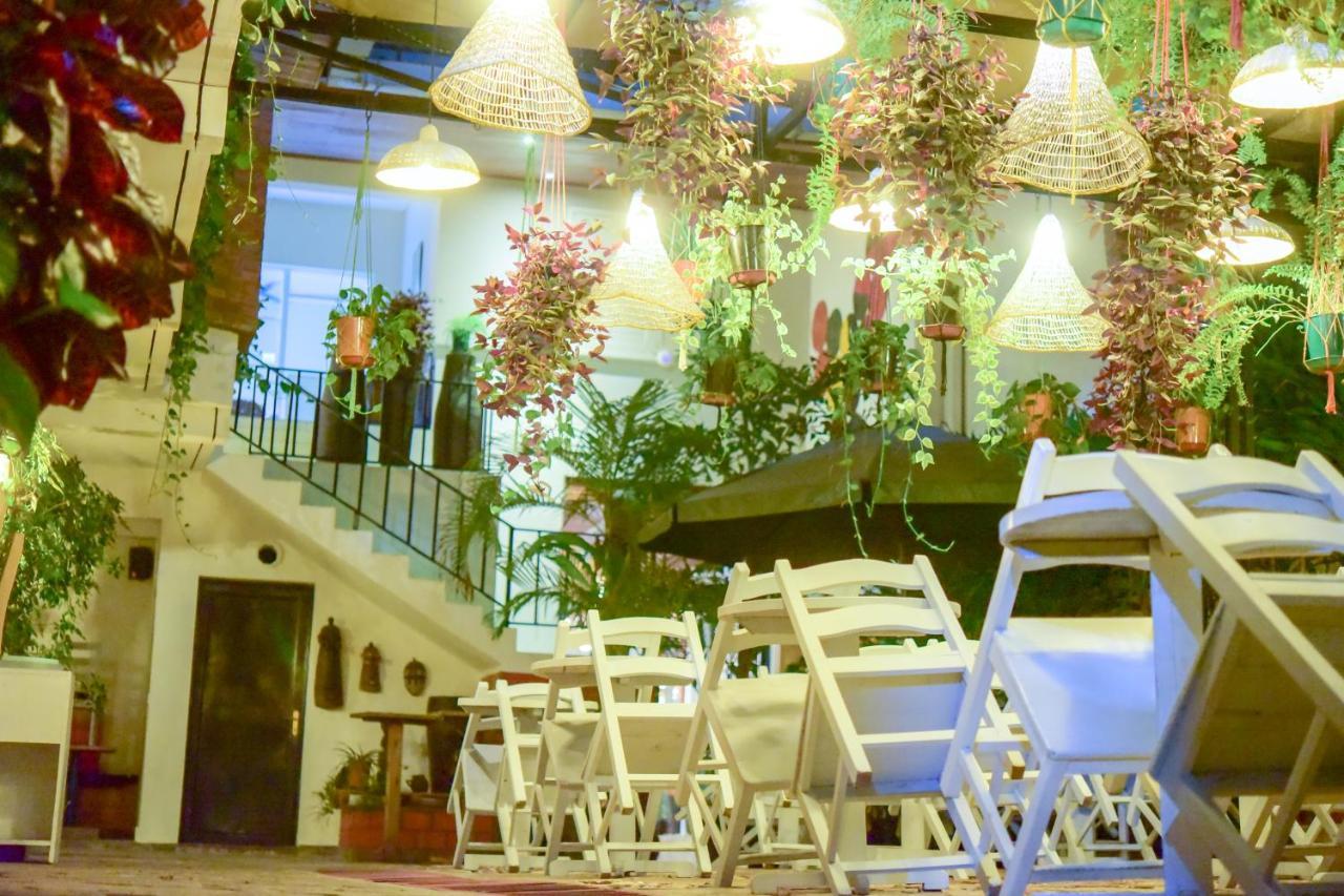 Botanika Hotel Бужумбура Екстериор снимка