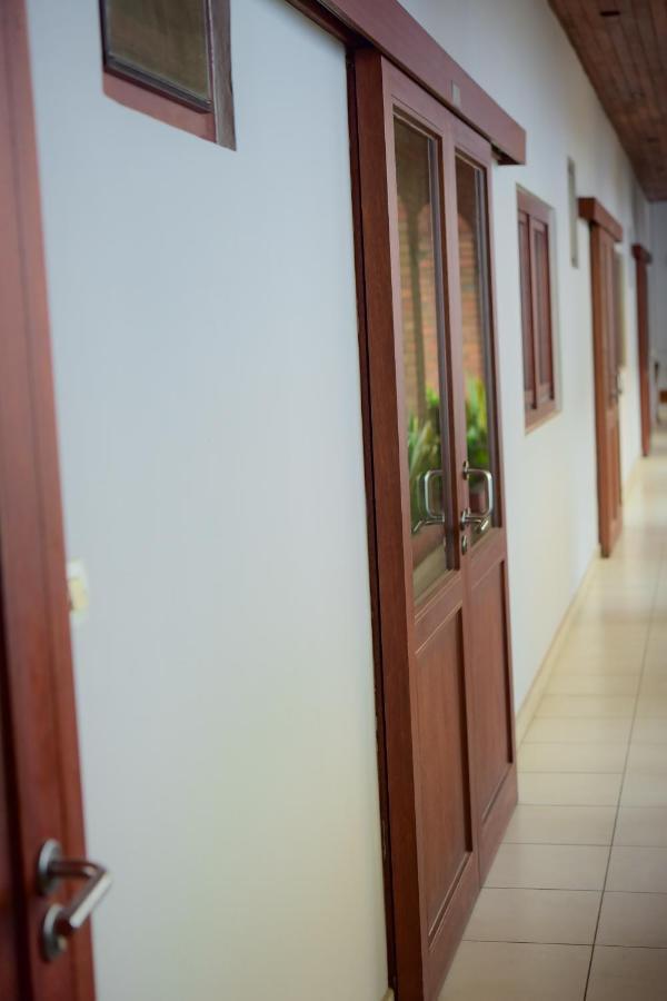 Botanika Hotel Бужумбура Екстериор снимка