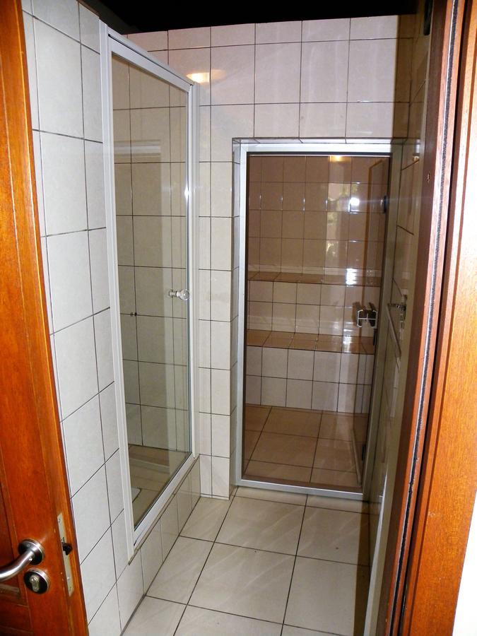 Botanika Hotel Бужумбура Екстериор снимка